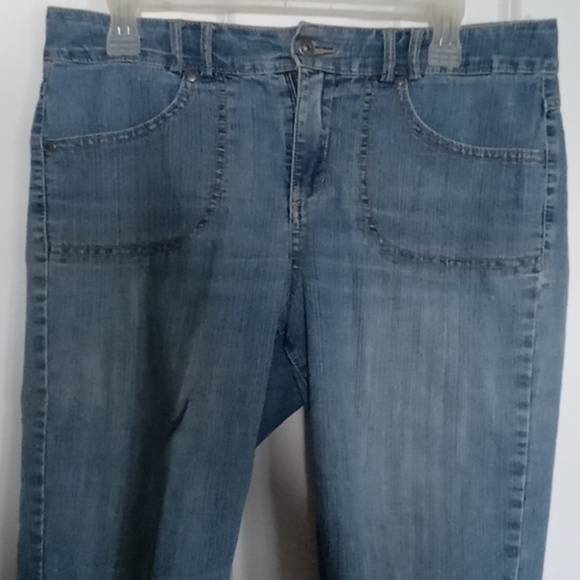 Gloria Vanderbilt Light Blue Cropped Jeans - Picture 2 of 7